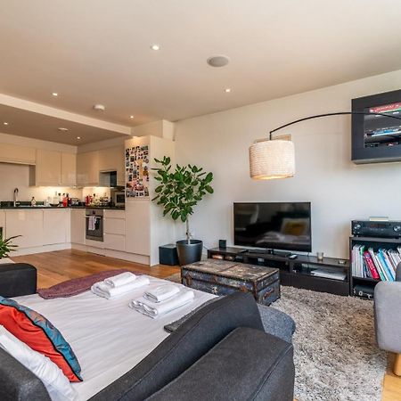 Bright & Spacious Battersea Flat London Exterior photo